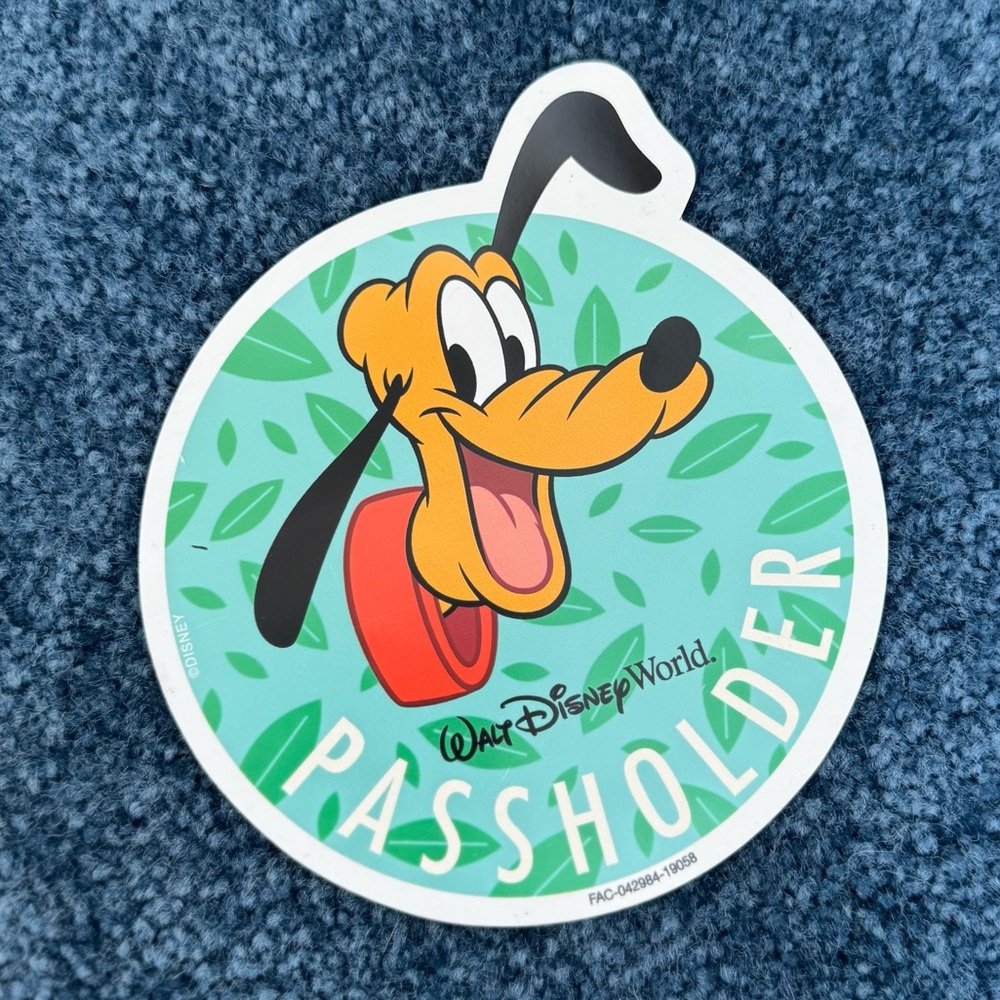DISNEY | Annual Passholder Magnet - Pluto - NEW